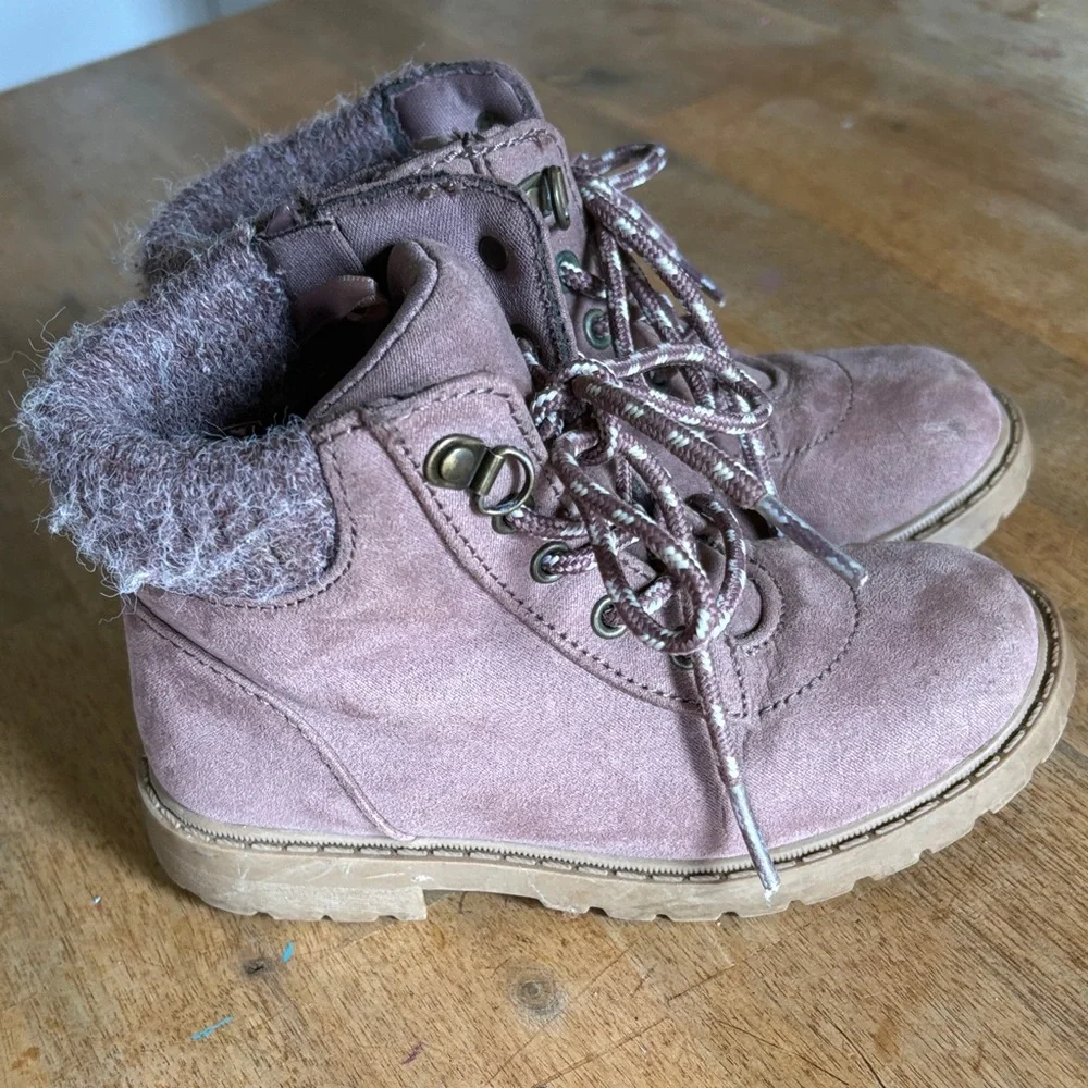 Mauve Suede Lace-Up Girls' Ankle Boots